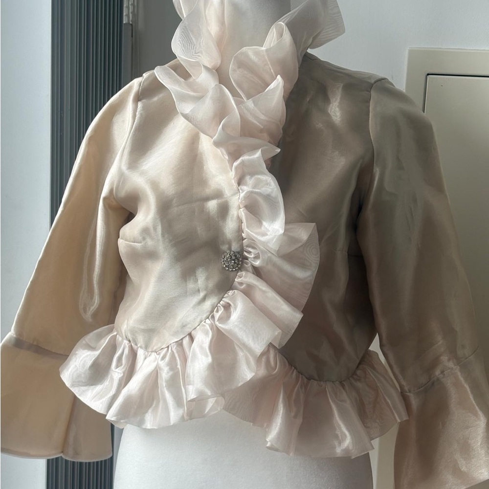 Elegant Cream Ruffled Blouse - Picture 2 of 2